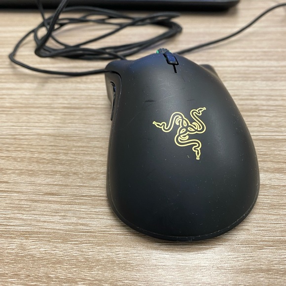 👉🏼SOLD👈🏼 M Razer DeathAdder Elite Wired Optical Gaming Mouse Chroma Lighting - Picture 2 of 8